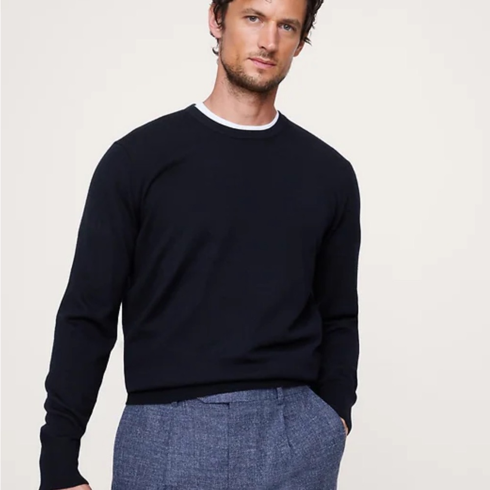 Banana Republic Men's Navy Crewneck Sweater